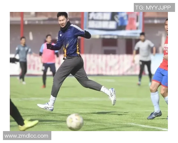 足球明星魅力无穷引发粉丝热爱与追随的心理探讨